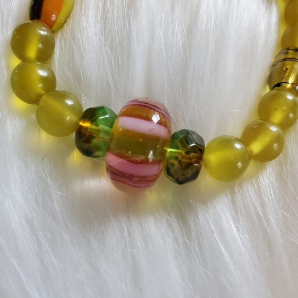 Green glass beaded bracelet - Picture 4 of 4